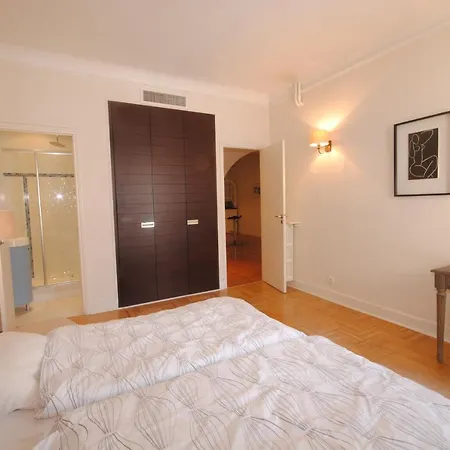 Grand Palais 4p Bob1309