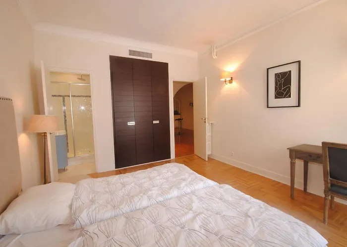 Grand Palais 4p Bob1309