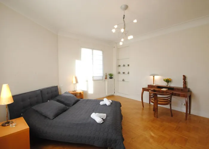 Grand Palais 4p Bob1309 アパート